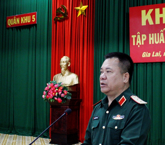 Trung tướng Nguyễn Long Cáng-Tư lệnh Quân khu 5 phát biểu chỉ đạo lớp tập huấn.